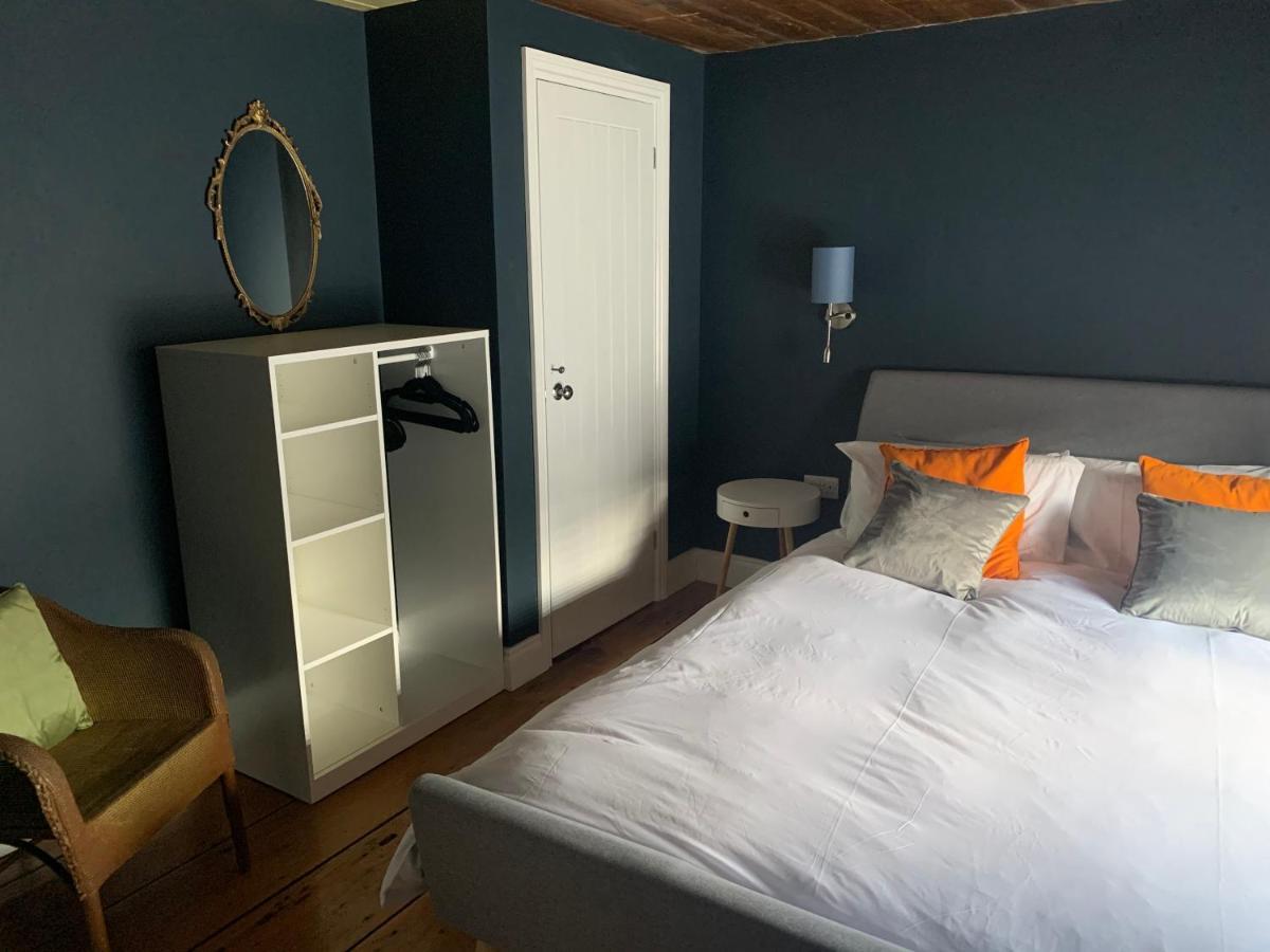 Min-Y-Fford Sleeps 6 Plus Pet Newport  Zewnętrze zdjęcie