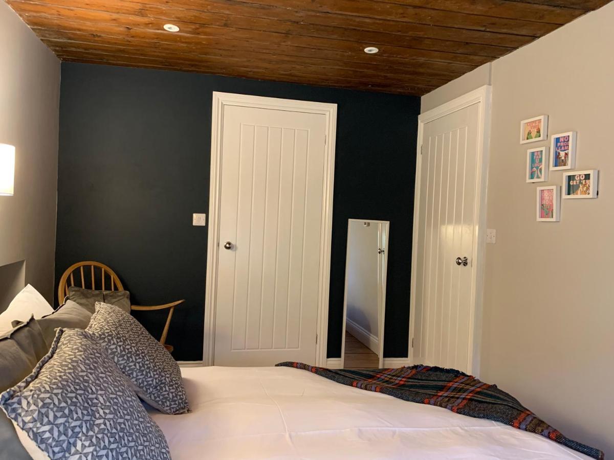 Min-Y-Fford Sleeps 6 Plus Pet Newport  Zewnętrze zdjęcie