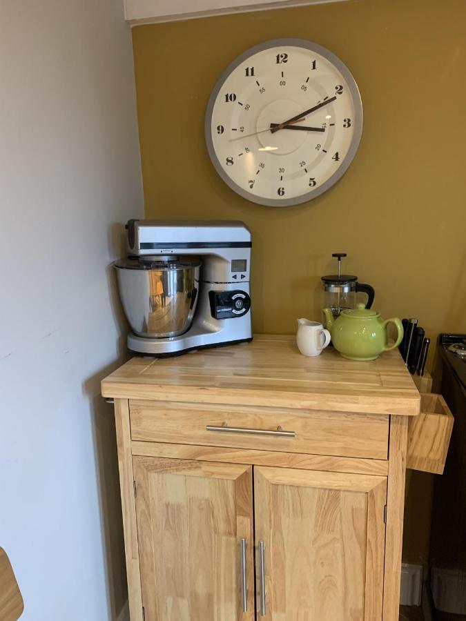 Min-Y-Fford Sleeps 6 Plus Pet Newport  Zewnętrze zdjęcie