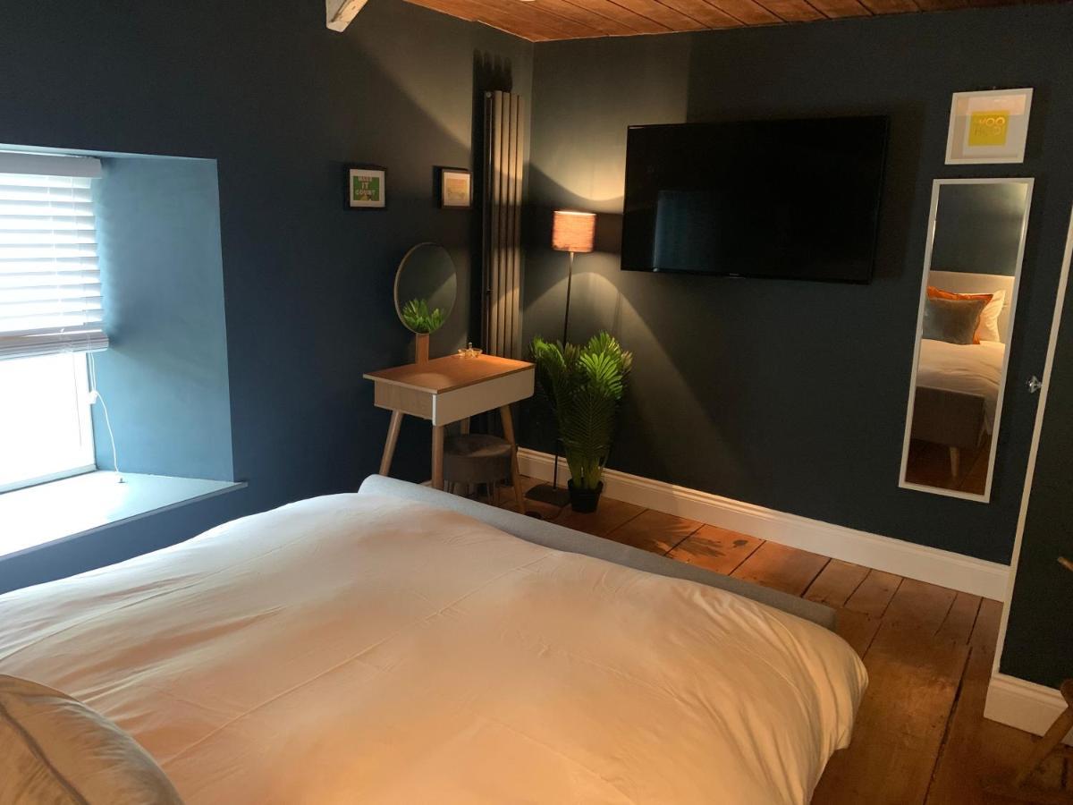 Min-Y-Fford Sleeps 6 Plus Pet Newport  Zewnętrze zdjęcie
