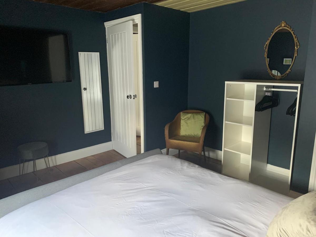 Min-Y-Fford Sleeps 6 Plus Pet Newport  Zewnętrze zdjęcie