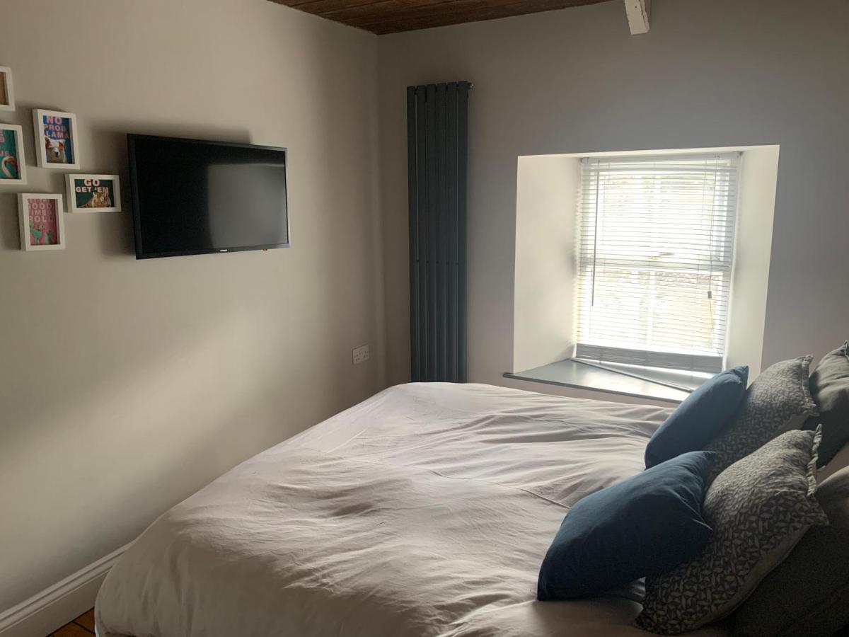 Min-Y-Fford Sleeps 6 Plus Pet Newport  Zewnętrze zdjęcie